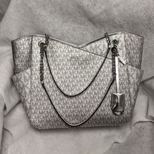 NWT! Michael Kors Jet Set X Cross Chain Shoulder Tote Bag Purse Silver Signature